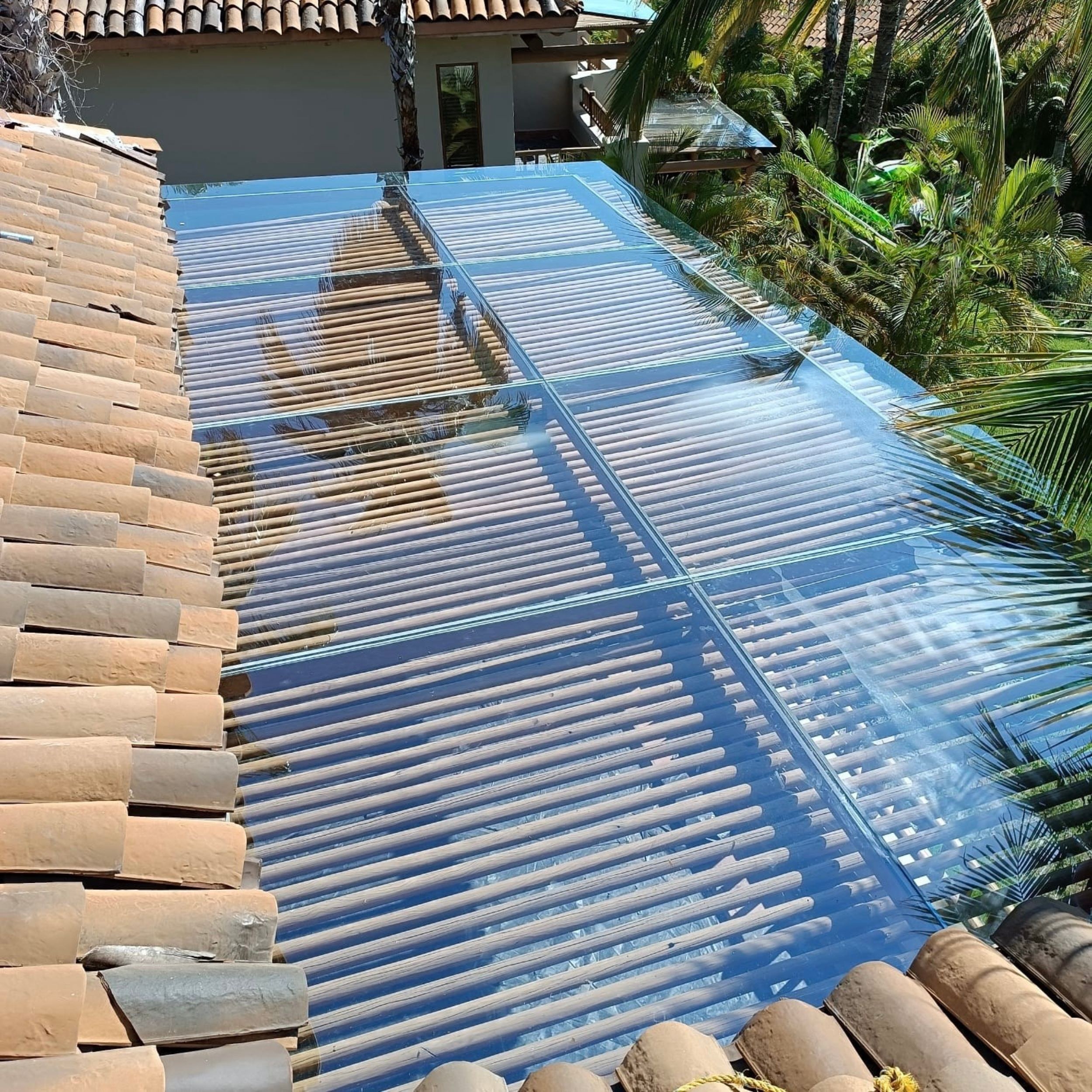 Domos de policarbonato transparente — St. Regis Punta Mita · Instalación residencial