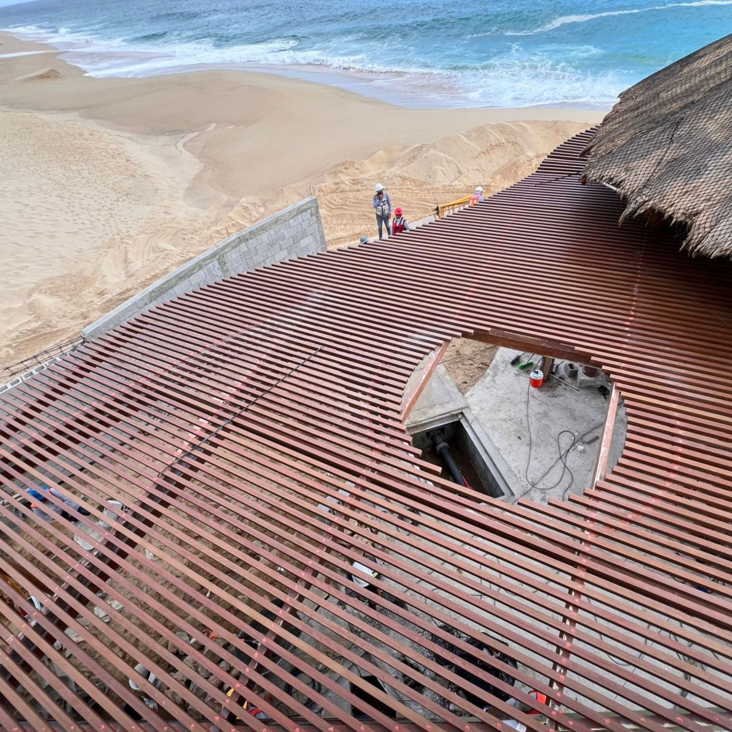 Cubierta de lamas de aluminio — Waldorf Astoria Los Cabos · Vista aérea